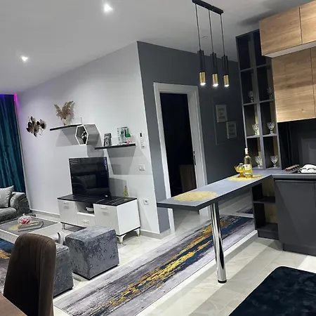Fatejden Luxury & Elegance アパート Vlorë