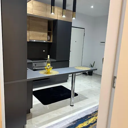 Fatejden Luxury & Elegance アパート Vlorë